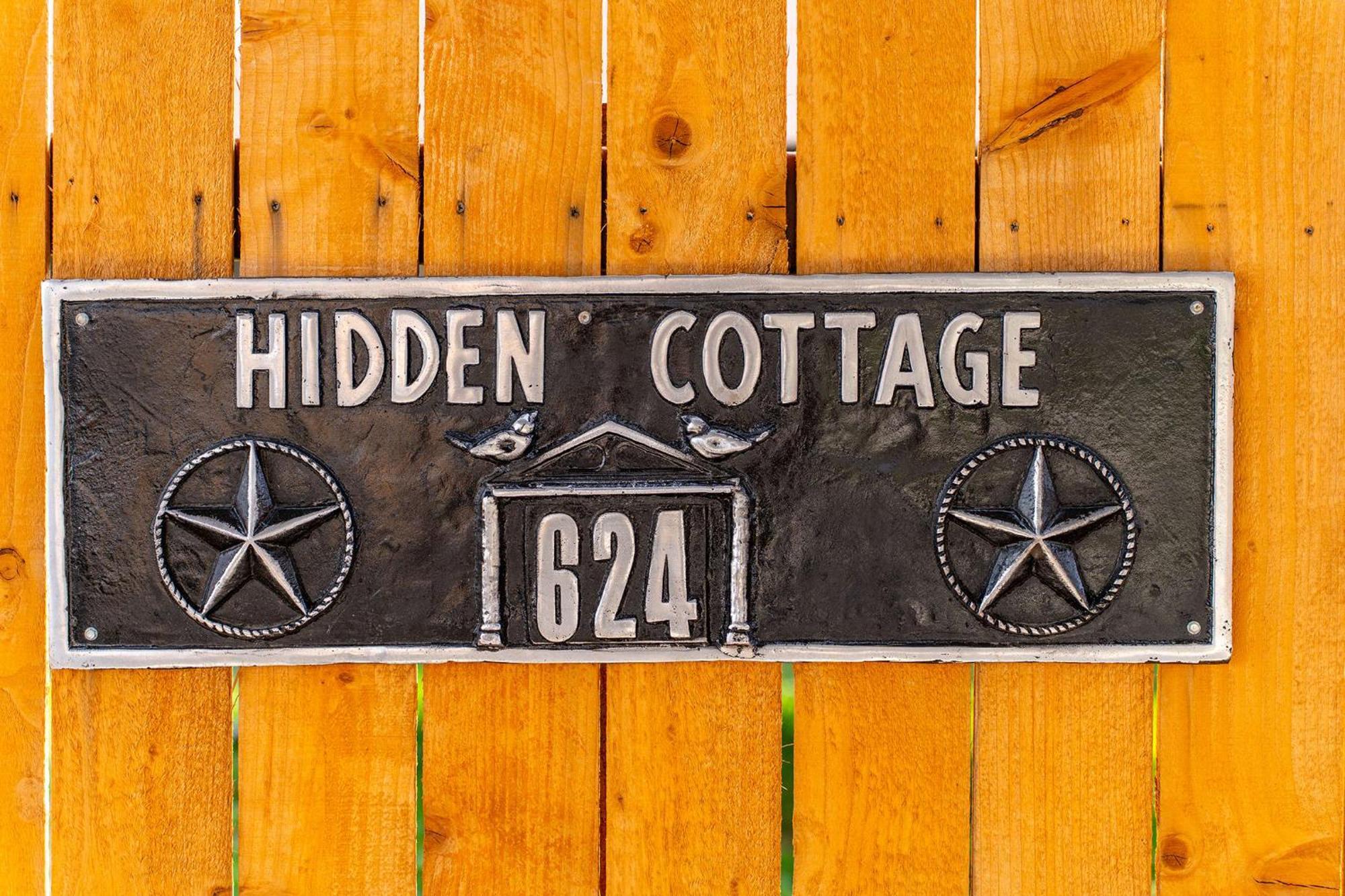 Hidden Cottage Mins To Main St And Sleeps 4 Fredericksburg Ngoại thất bức ảnh