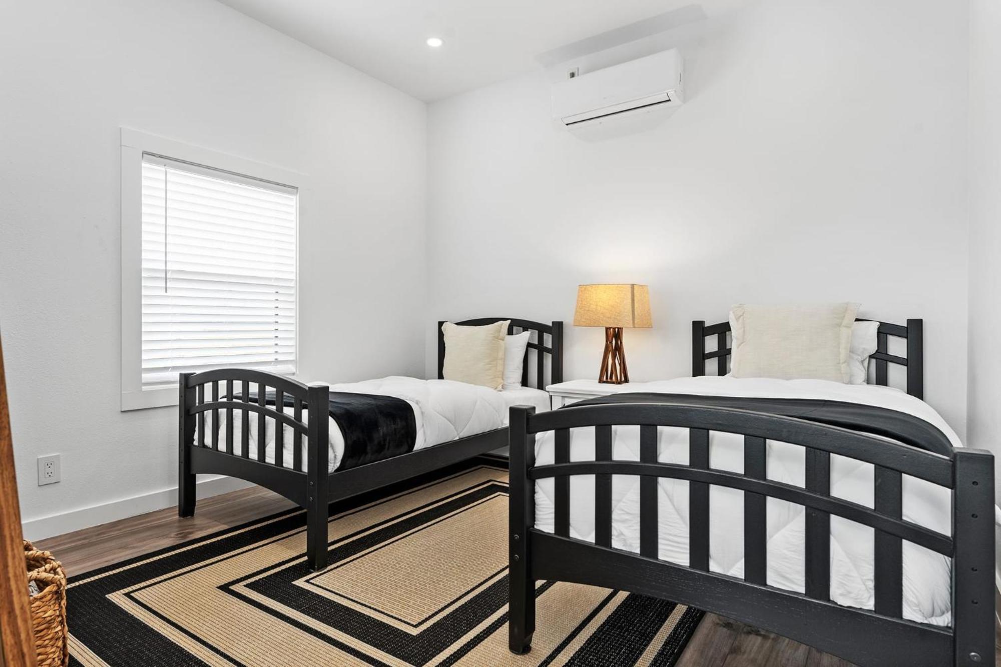 Hidden Cottage Mins To Main St And Sleeps 4 Fredericksburg Ngoại thất bức ảnh